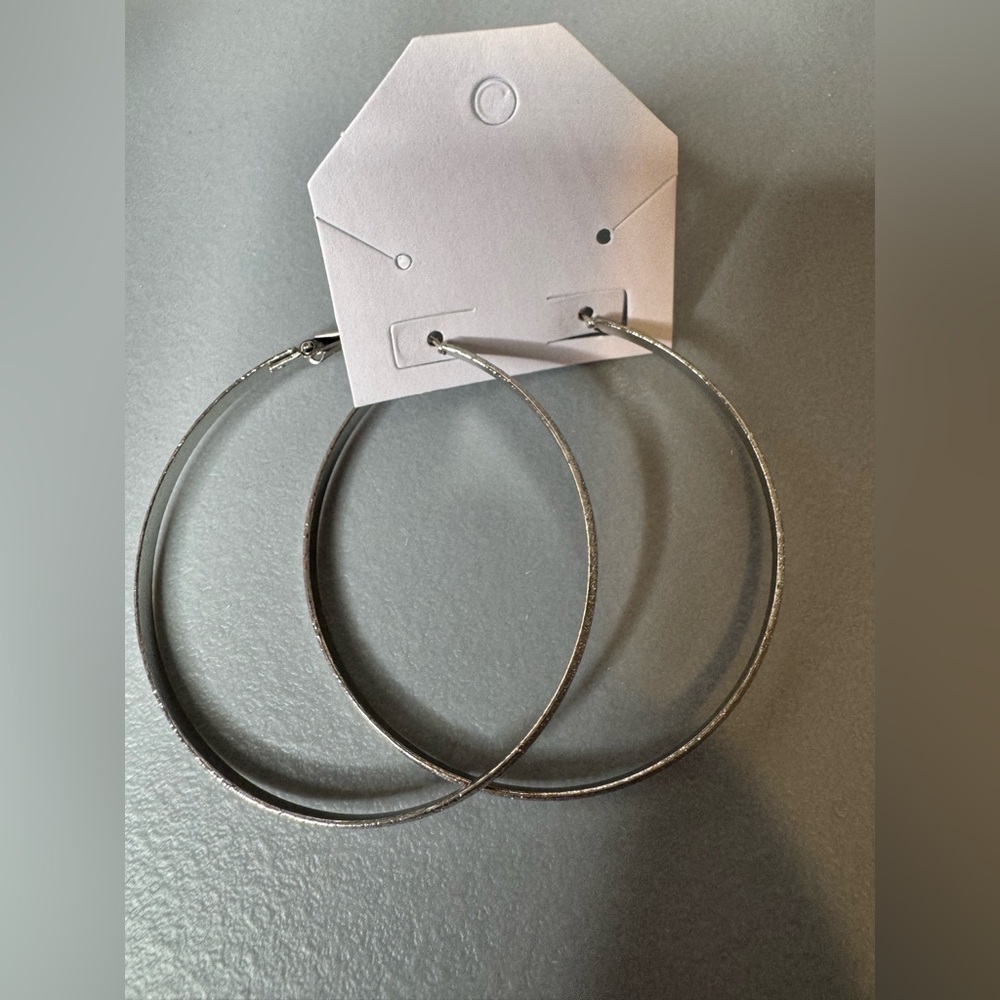 🛍️ any 5 items for $15 🛍️ Elegant Silver Hoop Earrings
